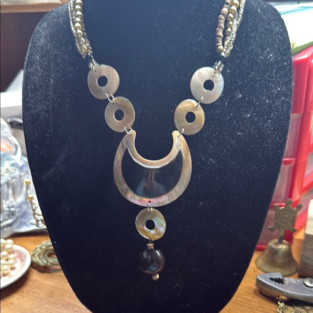 Elegant Gold and Brown Necklace